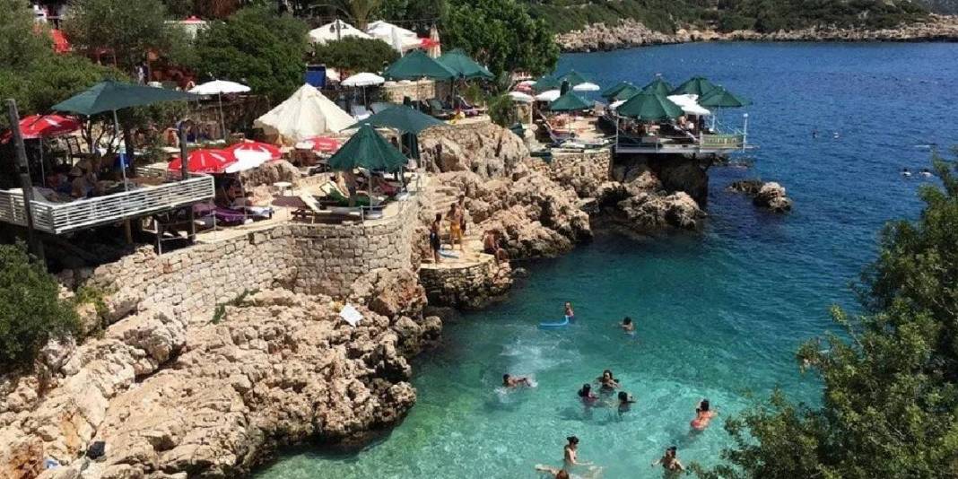 Turistler akın etse de yaşayanlar kaçmak istiyor! Sıcaklık artıyor, nem katlanıyor: Orada yaşamak yazın kabus oluyor 4